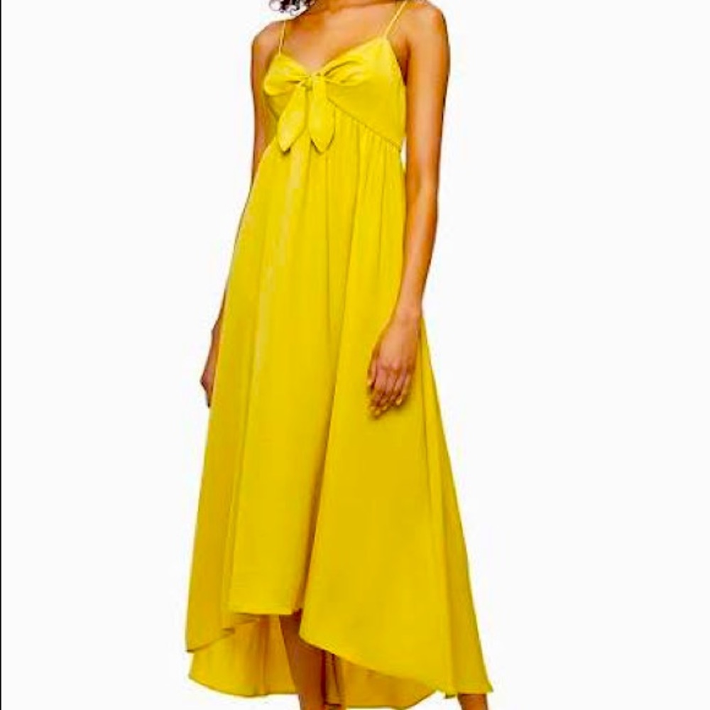 Long maxi dress with tags strap he bow in front never worn